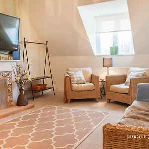 Sky View By Grandeur Property Apartment